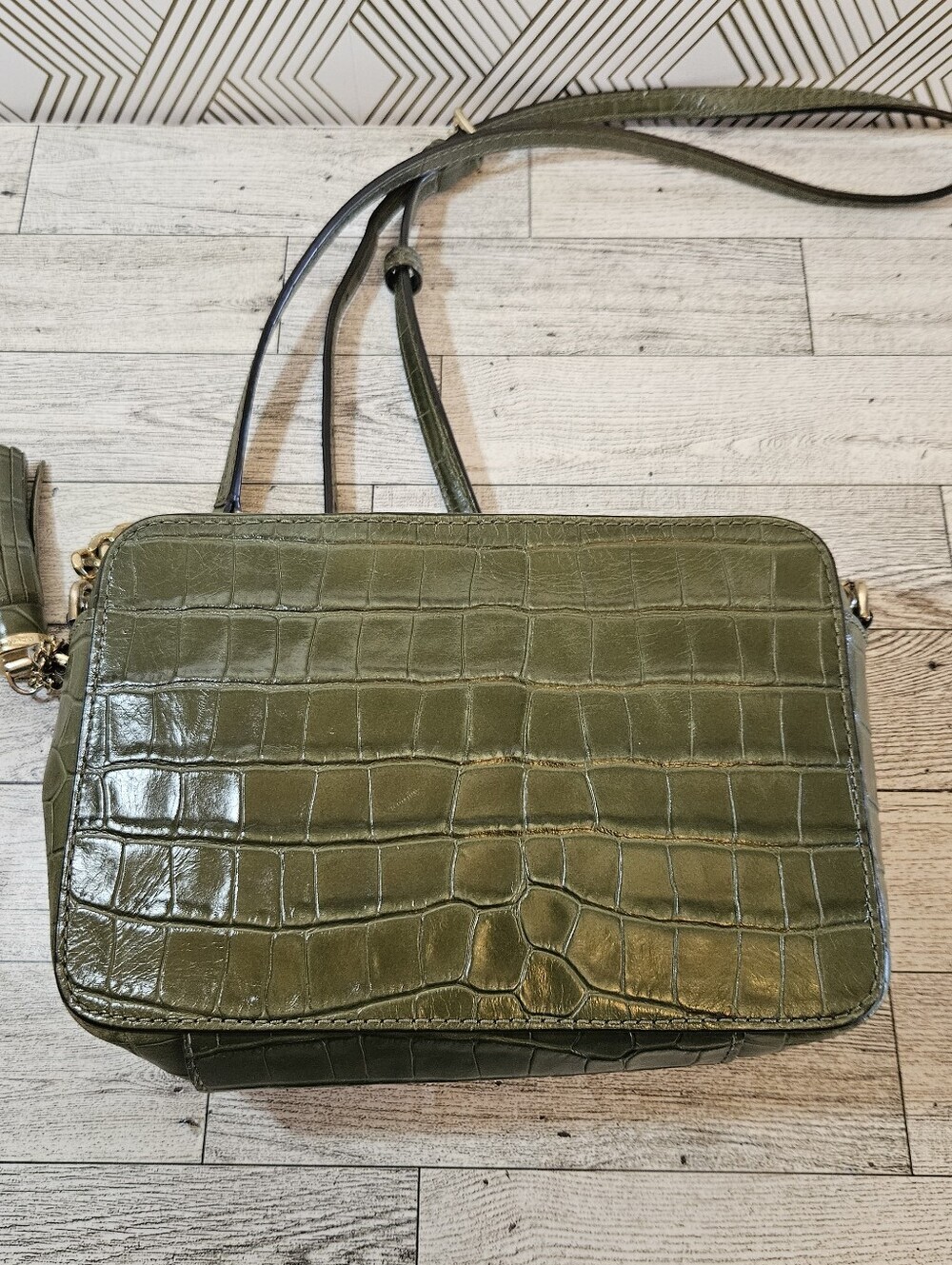 Michael Kors Ginny Croc Embossed Tassel Charm Crossbody Bag Green - Picture 4 of 11
